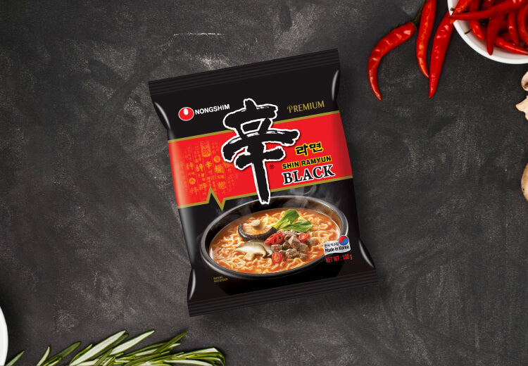 Greitai paruošiami makaronai Shin Ramyun Black su jautienos kaulų sultiniu (šeimos pakuotė) NONGSHIM, 4 x 130 g