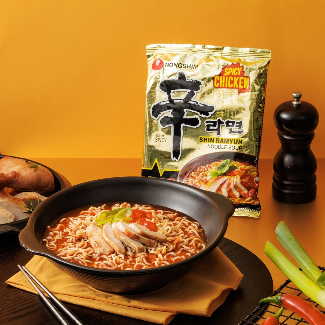 Aštrios vištienos skonio greitai paruošiami makaronai Shin Ramyun NONGSHIM, 120 g