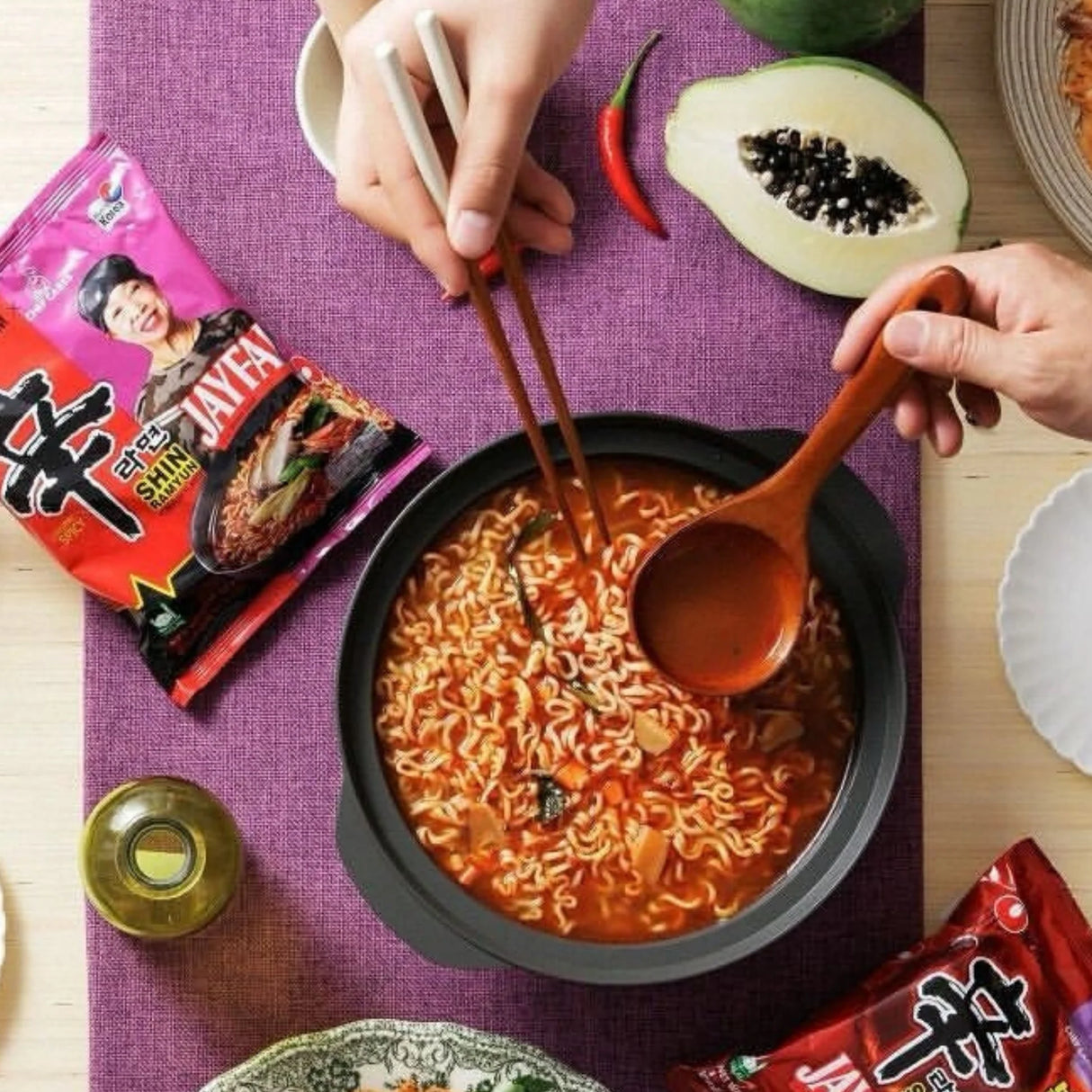 Greitai paruošiami makaronai Shin Ramyun Tomyum NONGSHIM, 123 g