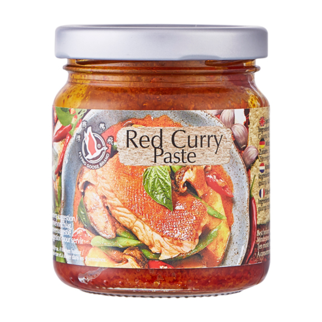 Raudonojo kario pasta FLYING GOOSE, 195 g