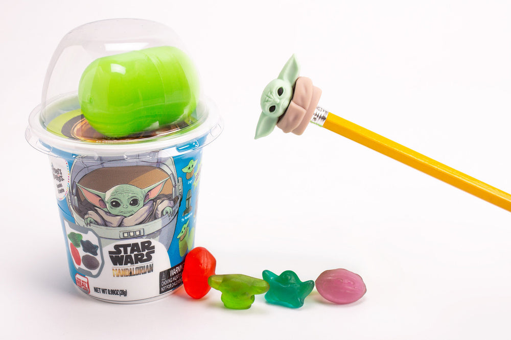 
                
                    Load image into Gallery viewer, Candy STAR WARS MANDALORIAN CUP with Toy, 28 g
                
            